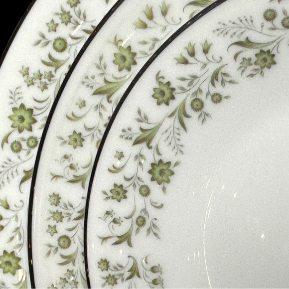 Noritake Wynwood Other - Noritake Wynwood Green & White Elegant Floral 5 piece Dinner Plate Set Pristine